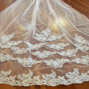 Vintage bridal veil tulle Lace Fabric EUC clean in between chapel and cathedral